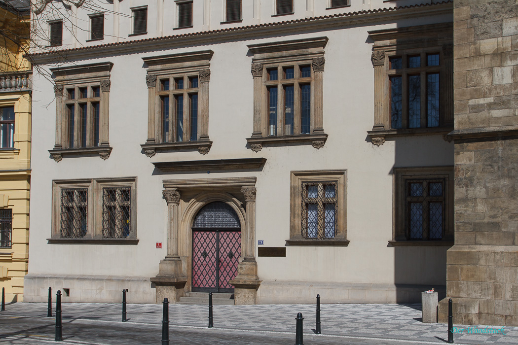 Das Neustädter Rathaus. Durch diese Fenster wurden die katholischen Ratsherren von den aufgebrachten Religionsreformern auf die Strasse geworfen und dort von der Menge erschlagen.